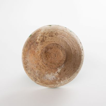COUPE EN CÉRAMIQUE AUX TROIS AIGLES 
Iran, Garrus, 12th-13th century









Bowl...