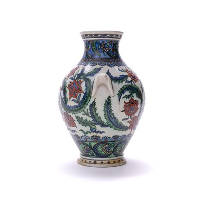 Vase Samson dans le style d'Iznik France, fin du XIXe siècle



Vase à panse balustre...