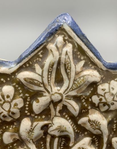 Étoile de revêtement lustrée Iran, Il-Khanid art, 14th century



Eight-branched...