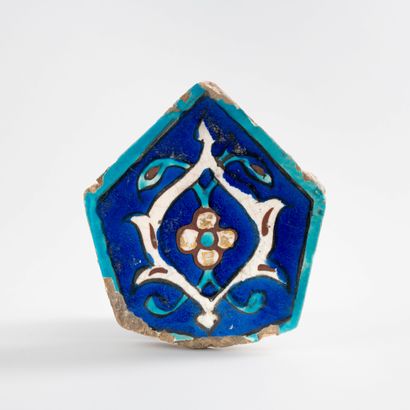 Hexagone au fleuron 
Central Asia, Timurid art, 15th century









Hexagonal tile,...