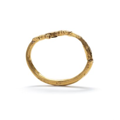 Bracelet rigide aux têtes de félins Iran, Seljuk art, 12th century



In gold, with...