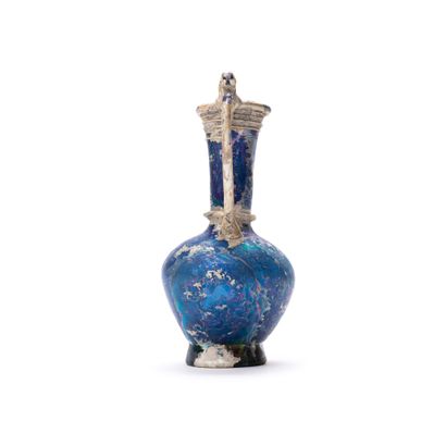 Flacon bleu à anse Western Asia, Umayyad or Abbasid art, 8th-12th century 
 
Blown...