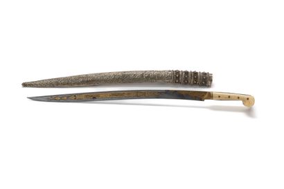 Yatagan (sabre) et son fourreau recouvert d'argent, Signé par Hasan, Empire ottoman,...