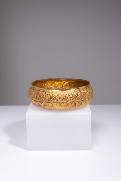 Bol de hammam (tas) en cuivre doré (tombak) Empire ottoman, Balkans, XIXe siècle

De...
