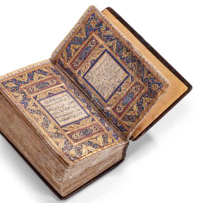 CORAN MINIATURE IRAN, ART QAJAR, XIXe SIÈCLE

Manuscrit arabe à l'encre noire et...