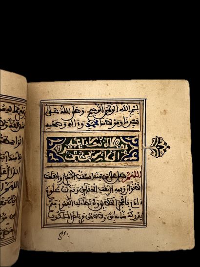 LIVRE DE PRIÈRES INCLUANT DALA'IL AL-KHAYRAT D'AL-JAZULI (M. 1465) ET SON ÉTUI EN...
