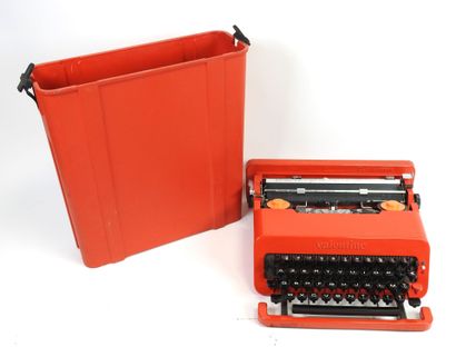  Ettore SOTTSASS (1917-2007) pour OLIVETTI.
Machine à écrire Valentine en plastique... Gazette Drouot