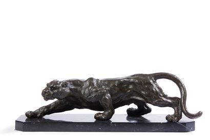 null Modern School


Panther


Bronze print on a black marble base 


18 x 65 x 20...