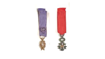 null * France - Lot de deux miniatures : une étoile de chevalier de la Légion d’honneur,...