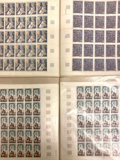 null * Collection de timbres du monde des origines à 1920 1930


feuilles de France...