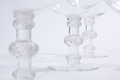 null LALIQUE France 


Part of service of glasses including : 


6 champagne glasses...