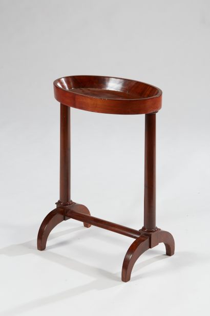 null Mahogany and mahogany veneer small table with cabaret top


19th century 


67...