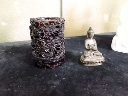 null Carved stone perfume burner and bronze Buddha 

Height: 10 and 12 cm