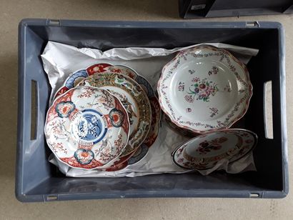null CHINA and JAPAN 

Set of porcelain dishes

18th, 19th and 20th centuries