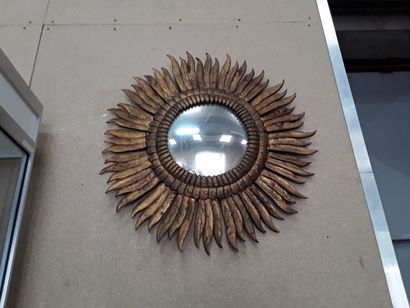 null * Wooden sun witch mirror 

Diameter : 65 cm