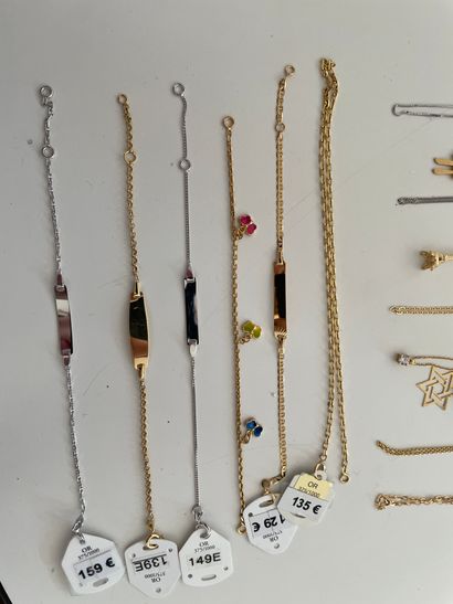 null Lot of jewels in yellow gold 9K 375/000 and 18 K 750/000 including: chains,...