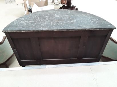 null Veneer half-moon chest of drawers 

Black marble top 

Louis XVI style

Accidents...
