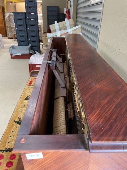 null CAVEAU upright piano in veneer 

numbered 72419 and 7698 

125 x 145,5 x 64,5...