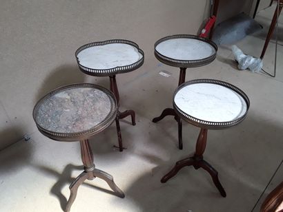 null 4 pedestal tables with marble top

Height : 52 to 58 cm