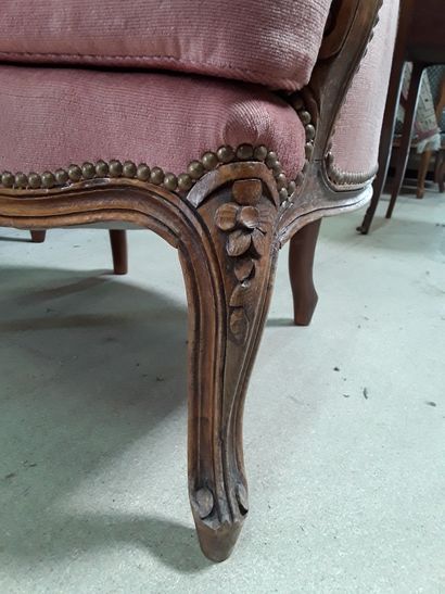 null Suite de 3 bergères 

Style Louis XV

Hauteur : 90 cm