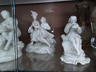null 4 white porcelain groups 

Accidents and restorations 

Height : 16 to 26 c...