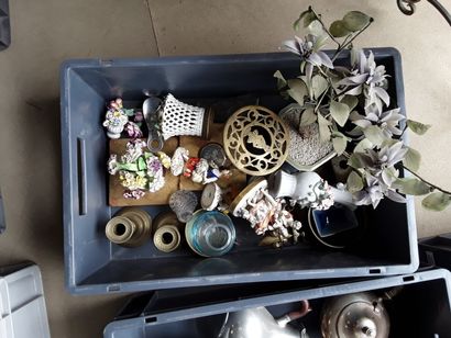 null porcelain, trinkets, hard stones and various