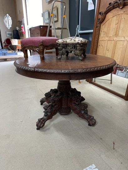 null Solid wood table with a base richly carved with dragons

Dimensions: 70 x 115...