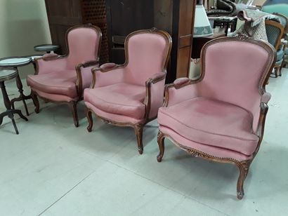 null Suite of 3 bergères 

Louis XV style

Height : 90 cm