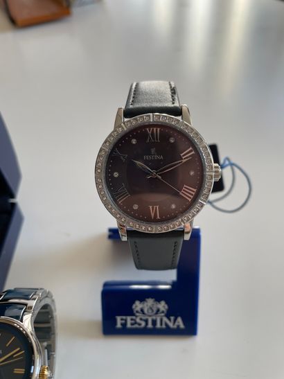 null * FESTINA - Trois montres bracelet et une poche de poche en métal. Très bon...
