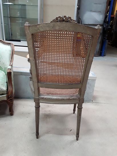 null Louis XVI style armchair with cane back 

H : 95 cm