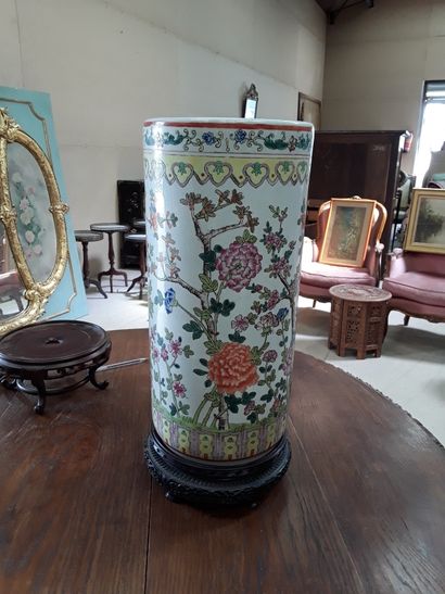null CHINA

Porcelain roll vase with polychrome decoration of flowers 

with base...