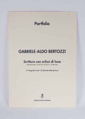 null * Gabriele-Aldo BERTOZZI (XXe) 

Lampe et son abat-jour.

Signés.

H. totale...