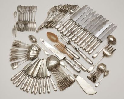 null 800/00 silver cutlery set with filets and leafy clasps, numbered ML: 

- Eleven...