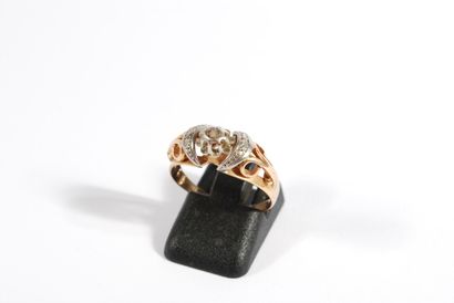 null Yellow and white gold ring18K 750‰ adorned with small rose-cut diamonds 

Gross...