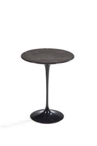 null Eero SAARINEN for Knoll International

Pedestal table with tulip base and black...