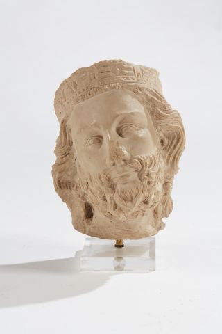 null Gothic king's head

Reproduction in stone reconstructed in the 13th century...