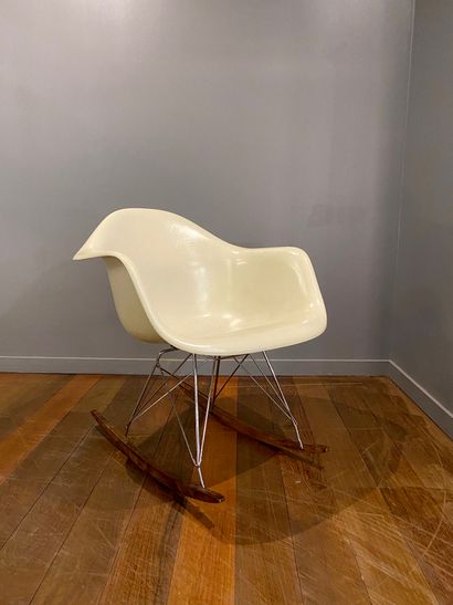 null 
Charles & Ray EAMES (1907-1978)

Rocking Armchair Rod Base or RAR

Rocking...