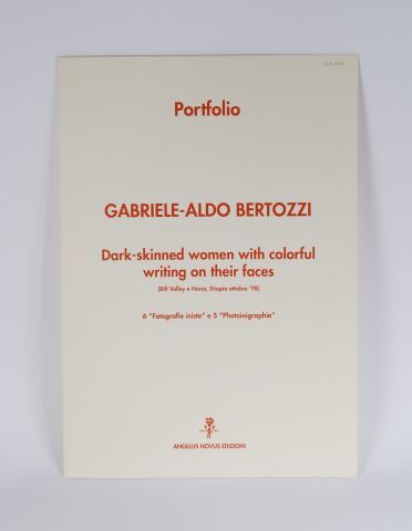 null * Gabriele-Aldo BERTOZZI (XXe) 

Lampe et son abat-jour.

Signés.

H. totale...