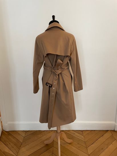 null MACKINTOSH 

Trench coat en laine beige.

T. 36

Largeur aux épaules 39 cm ,...