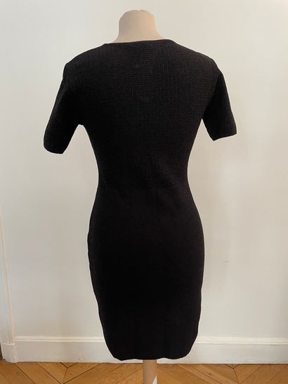 null YVES SAINT LAURENT variation 

Short-sleeved knitted tube dress. 

Some threads...