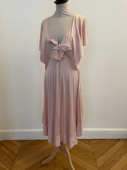 null SONIA RYKIEL 

Loose and supple dress in pale pink cotton.

T. 36/38 approx...