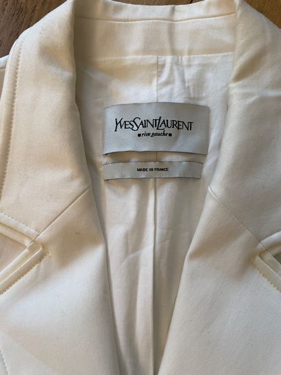 null YVES SAINT LAURENT rive gauche 

Elégante veste de tailleur en coton blanc.

Quelques...