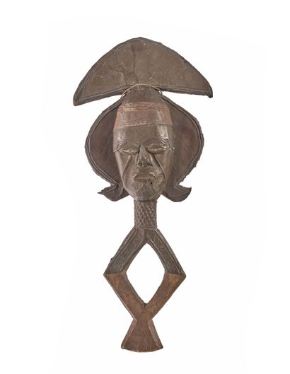 null Kota, Gabon 

Figure de reliquaire en bois plaqué de feuilles de cuivre.

H....