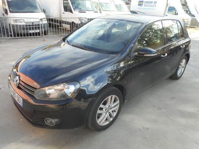 null VP VOLKSWAGEN Golf BREAK de couleur Noire 

Carburant : GO 

Puissance Administrative...