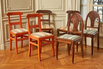 null Suite of four chairs in wood, two are lacquered orange

End of the XIXth century

85...