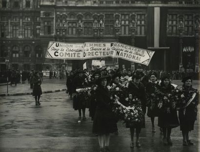 null Photo-Press-Liberation. Funeral of Colonel Fabien, January 3, 1945. Eleven silver...