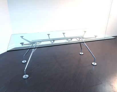 null Norman FOSTER (1935) for TECNO

Nomos table

Model created in 1986

Glass top...