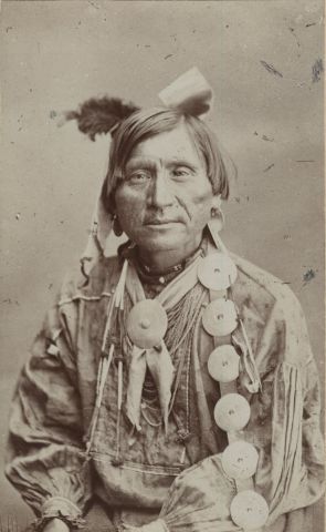  Photographe non identifié. Portrait d’un indien d’Amérique, vers 1890. Tirage argentique...