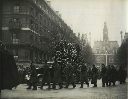 null Photo-Press-Liberation. Funeral of Colonel Fabien, January 3, 1945. Eleven silver...
