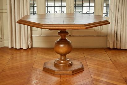 null Table of octagonal form out of moulded natural wood resting on an important...